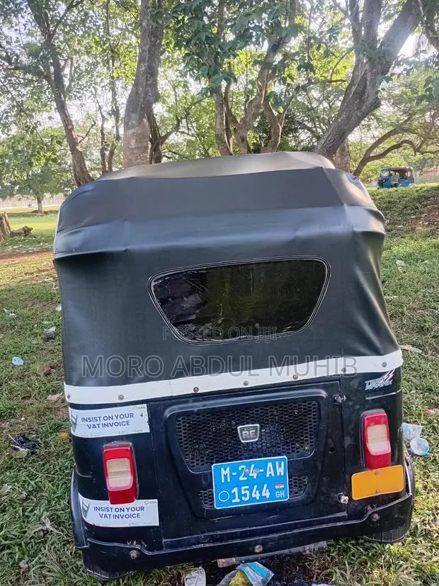 Bajaj RE 2024 Black · Photo 1