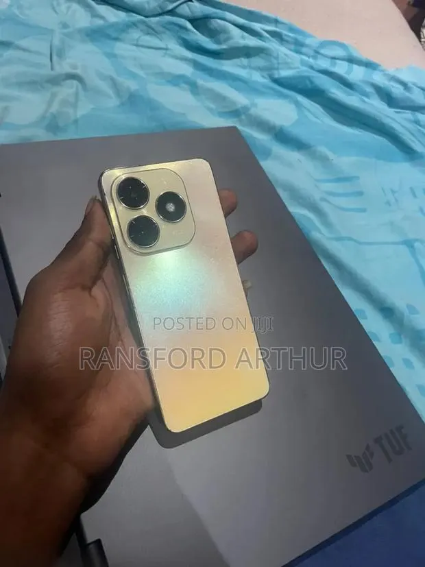 Tecno Spark 20 128 GB Gold · Photo 1