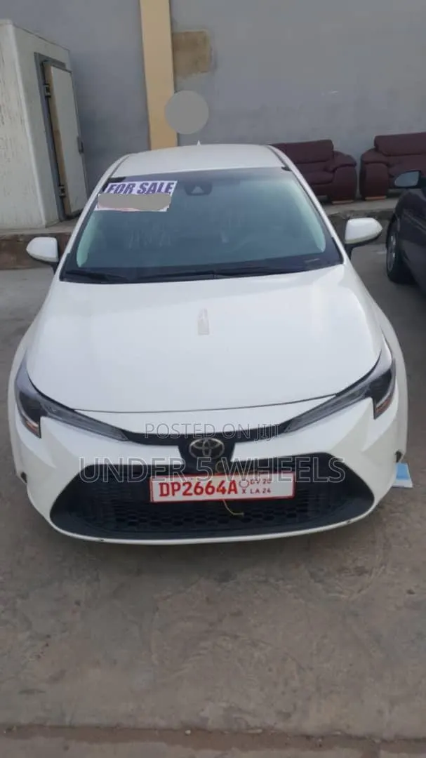 Toyota Corolla LE 2022 Black · Photo 1