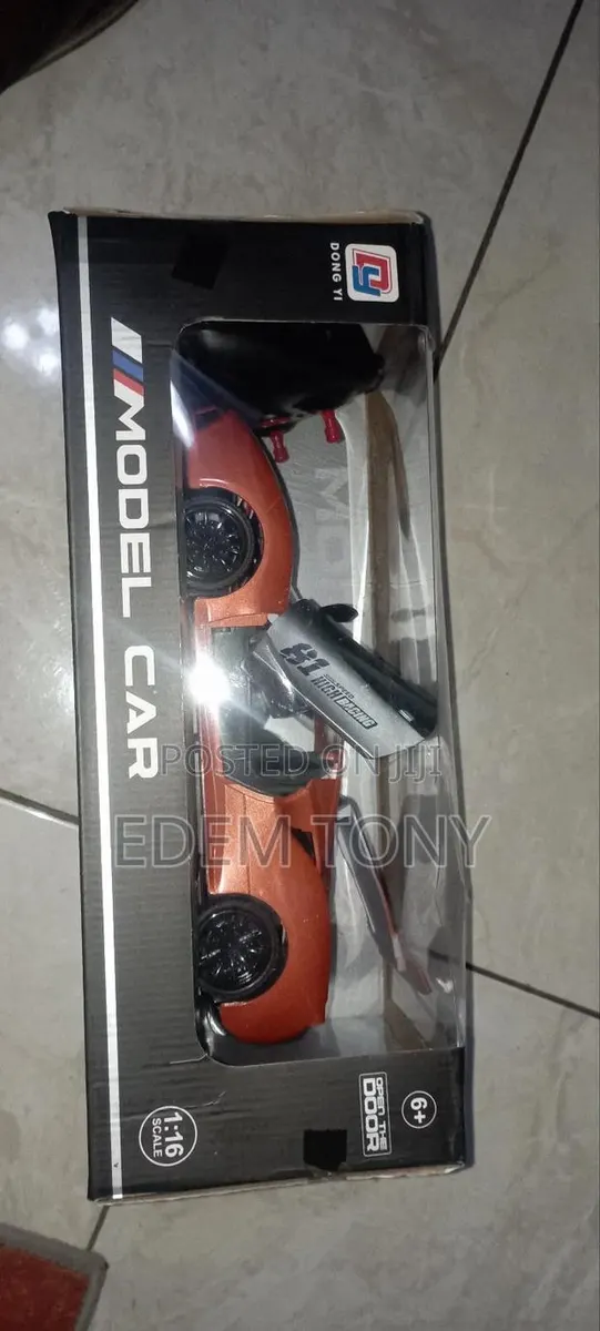 Dong Yi Remote / Radio-Controlled Model Car · Photo 4
