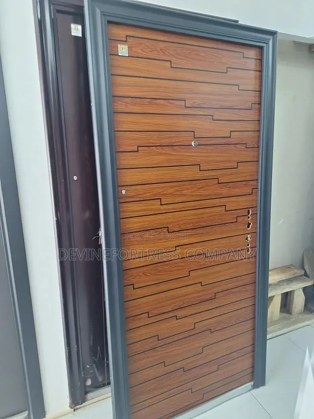 High Quality Paladin Smooth Door Orange Color Strong and Beautiful · Photo 1