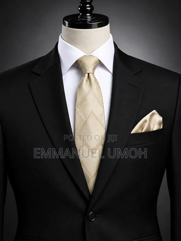 Elegant Champagne Gold Necktie With a Stylish Geometric Pattern · Photo 1
