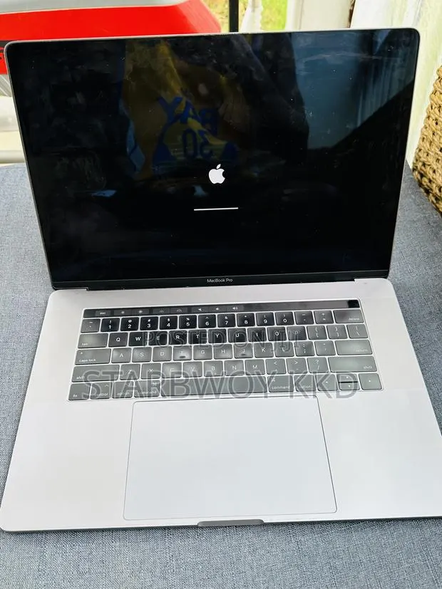 Laptop Apple MacBook Pro 2017 16GB Intel Core i7 SSD 256GB · Photo 1