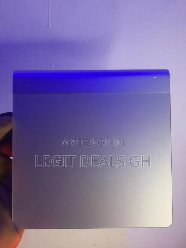 Apple Trackpad 1 · Photo 1