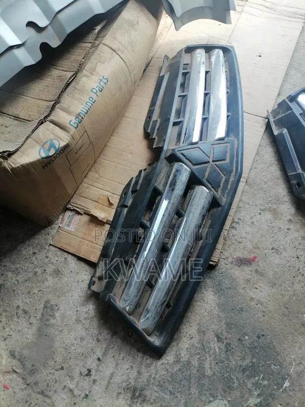 Front Grille Mitsubishi Triton/ L200 Front Grille · Photo 1