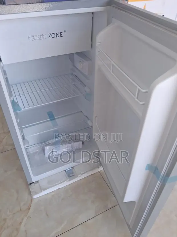 90L Goldstar Fridge · Photo 1