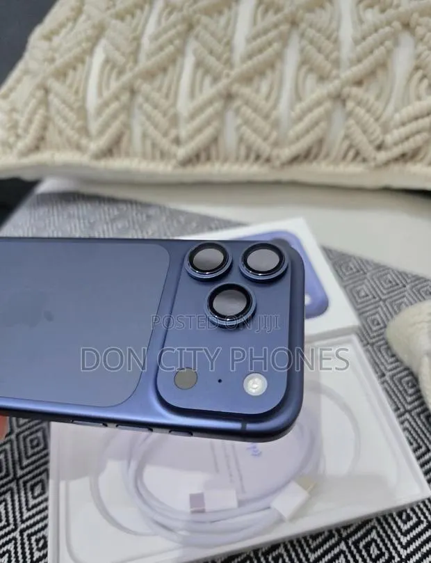Apple iPhone 17 Pro Max 256 GB Blue · Photo 1