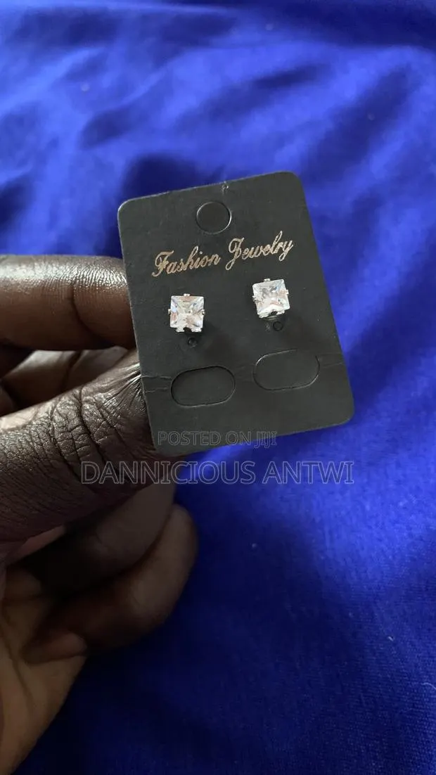 Magnetic Earrings Just Like Actual Piercings · Photo 1