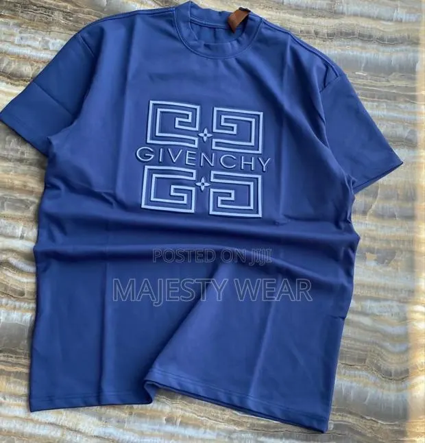Very Heavy and Affordable Club -T Shirt · Photo 1