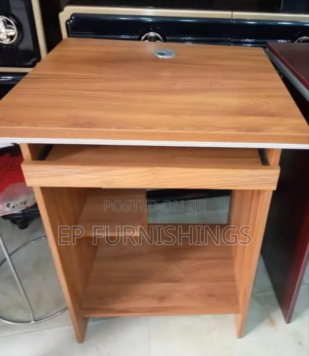 Computer Desk/ Table · Photo 1