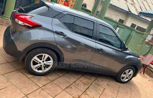 Nissan Kicks 2018 Gray Β· Photo 1
