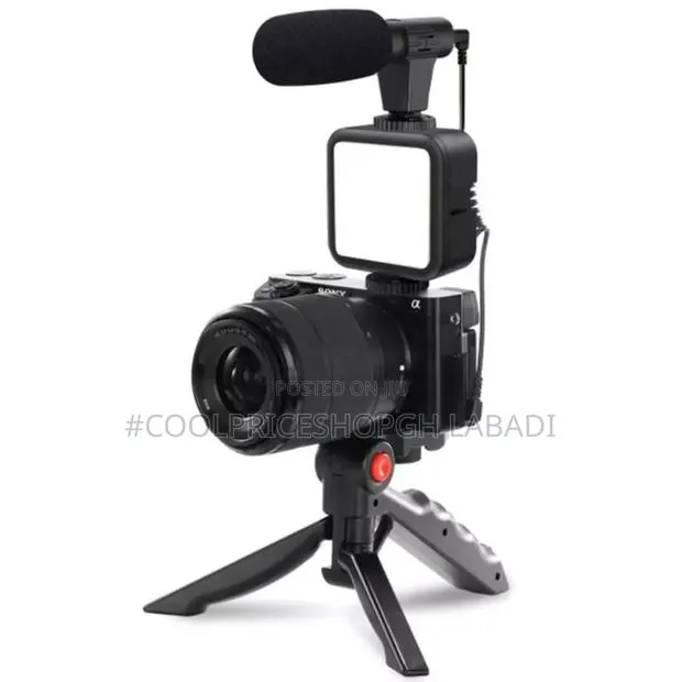 Smartphone Tripod Holder Mini Led and Microphone · Photo 1