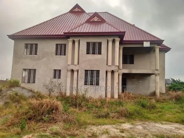 10bdrm House in Ejisu Onwe, Kumasi Metropolitan for sale · Photo 1