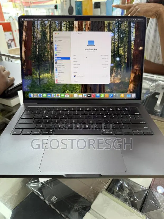 New Laptop Apple MacBook Pro 2023 M3 Pro 18GB Apple M3 Pro SSD 512GB · Photo 1