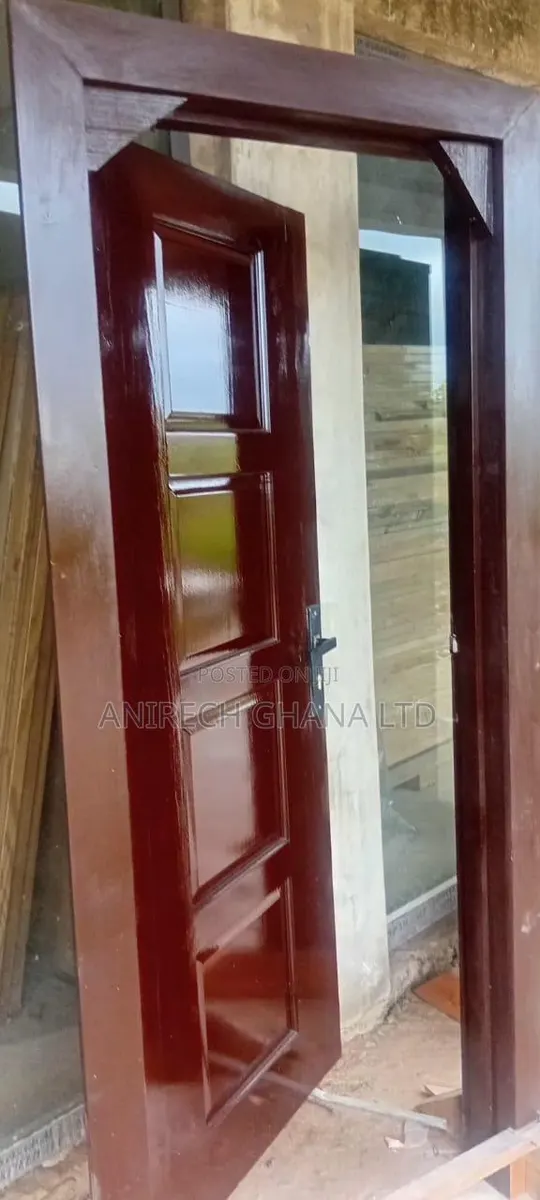 4 Panels Wooden Door Complete With Frames, Achitraves · Photo 1