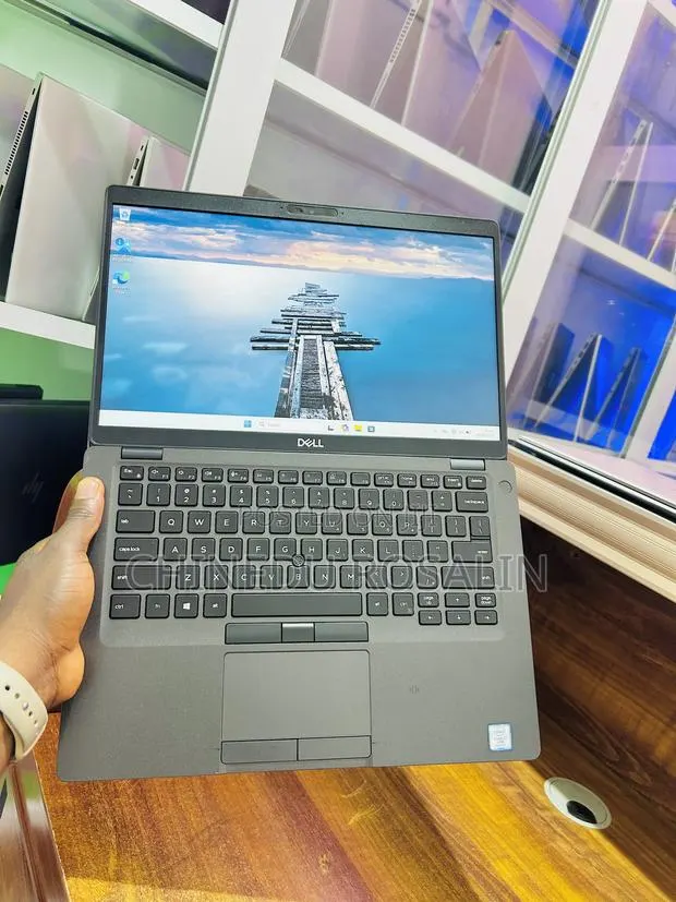 Laptop Dell Latitude 5400 8GB Intel Core i7 SSD 256GB · Photo 1