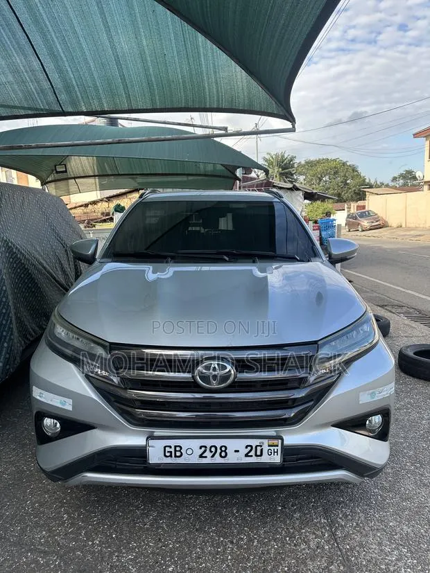 Toyota Rush 2020 Silver · Photo 1