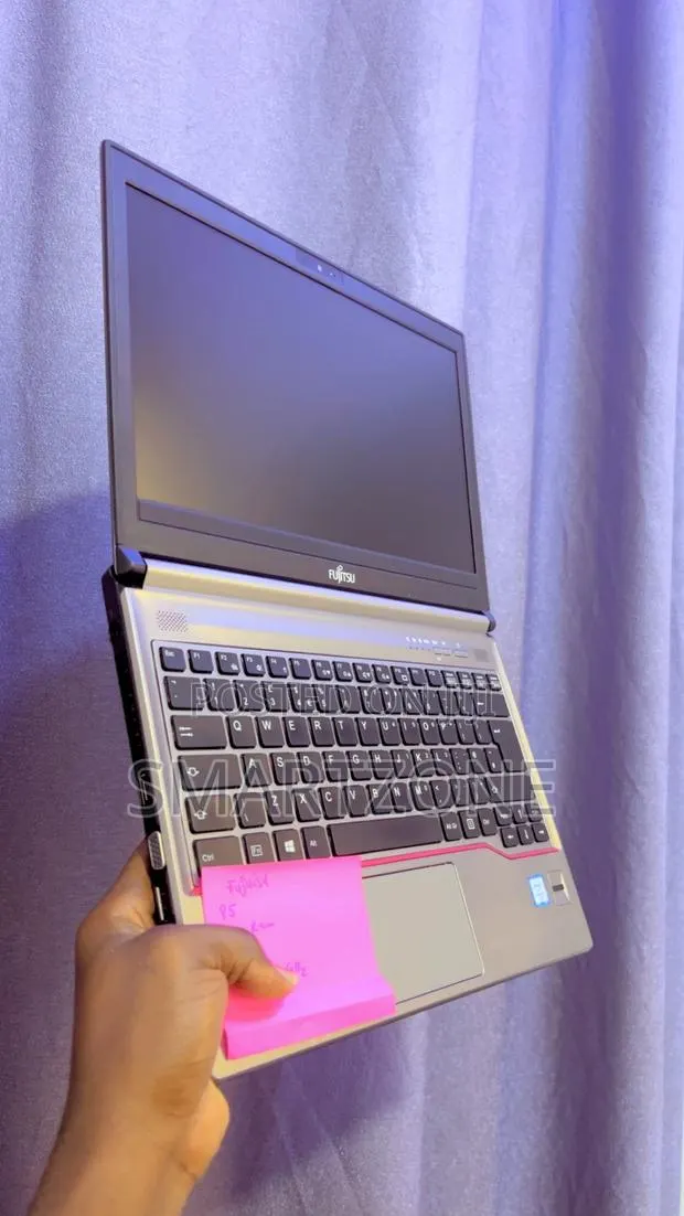Laptop Fujitsu Lifebook E736 8GB Intel Core i5 HDD+SSD 256GB · Photo 1