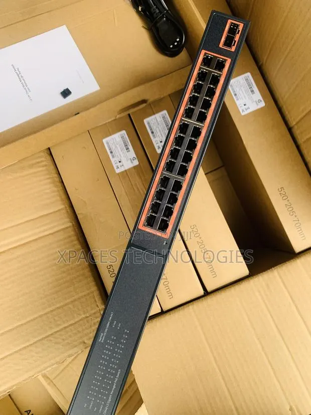 Network 24port Poe Full Gigabit ,2uplink + 2sfp Cloud Managed Switch · Photo 1