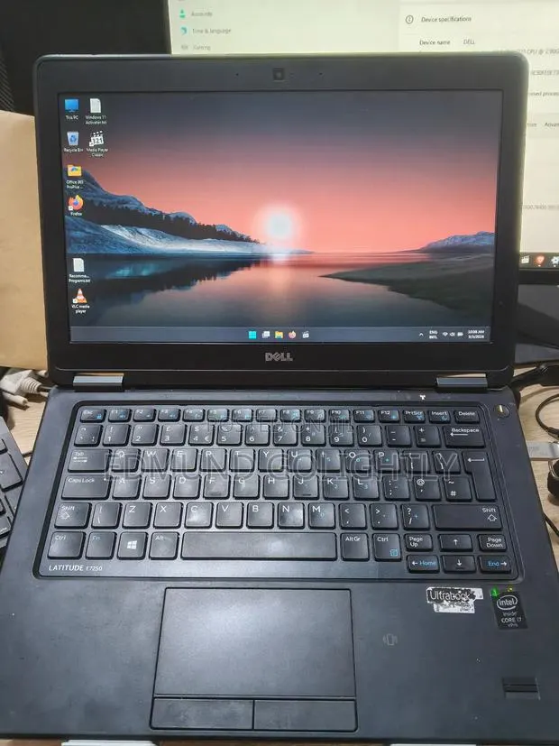 Laptop Dell Latitude E7240 8GB Intel Core i7 SSD 256GB · Photo 1