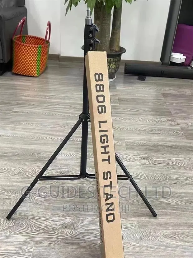 8806 Light Stand Adjustable Tripod High Quality Stand · Photo 1