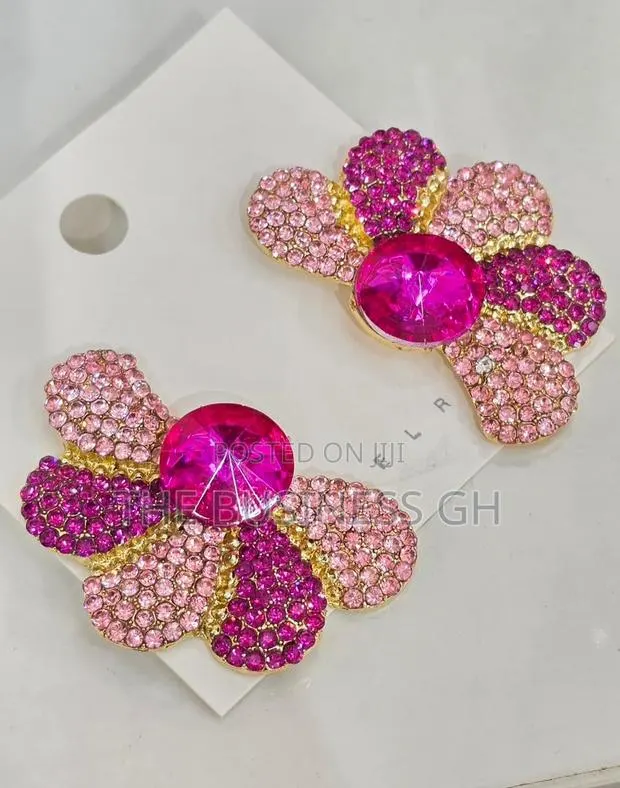 Statement Earrings for Brides · Photo 1