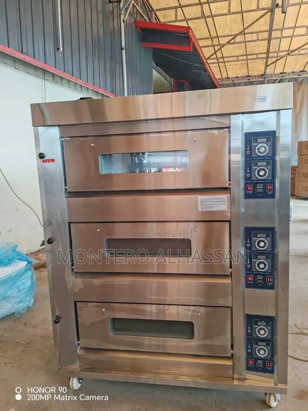 Gas Oven 3 Deck 6 Trays · Photo 1