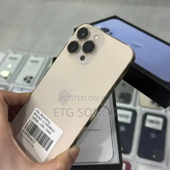 Apple iPhone 13 Pro Max 256 GB Gold · Photo 1