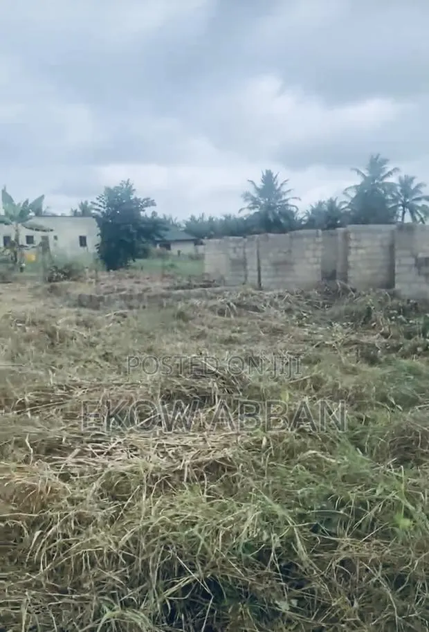 Land With Buildings for Sale · Photo 1