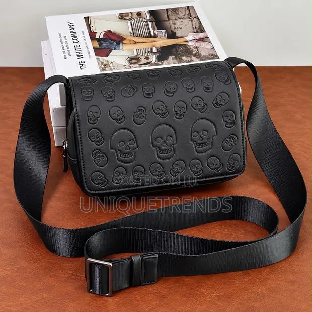 STYLISH Cross-Body Leather Bag · Photo 1