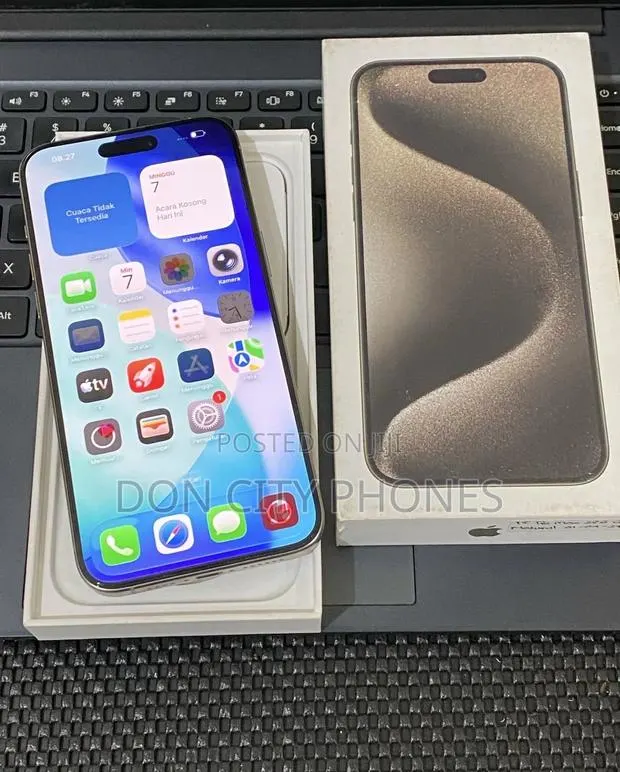 Apple iPhone 15 Pro Max 256 GB Silver · Photo 1