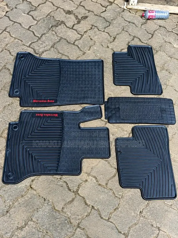 Mercedes-Benz Car Heavy-Duty Floor Mat - Full Set · Photo 1