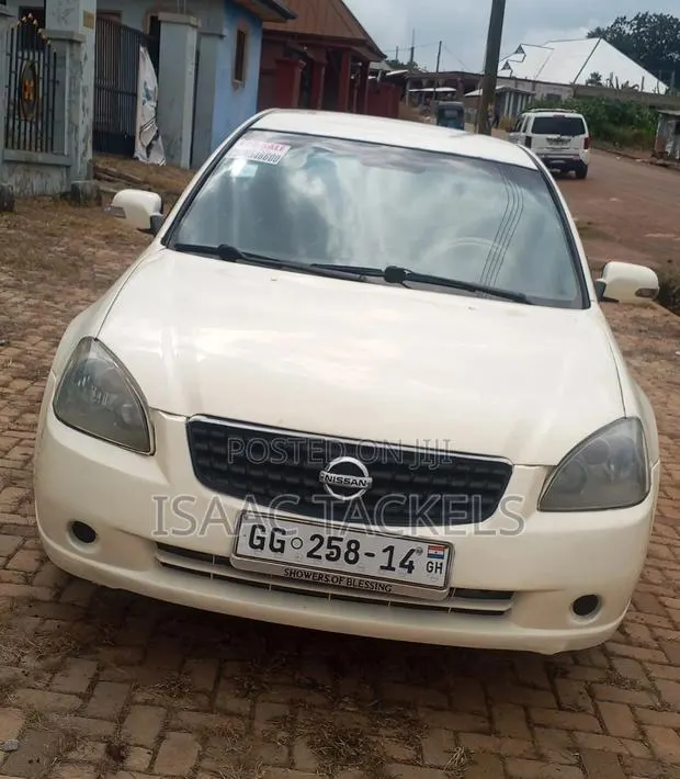 Nissan Altima 2012 White · Photo 1