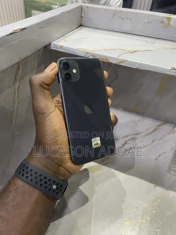 Apple iPhone 11 128 GB Black · Photo 1