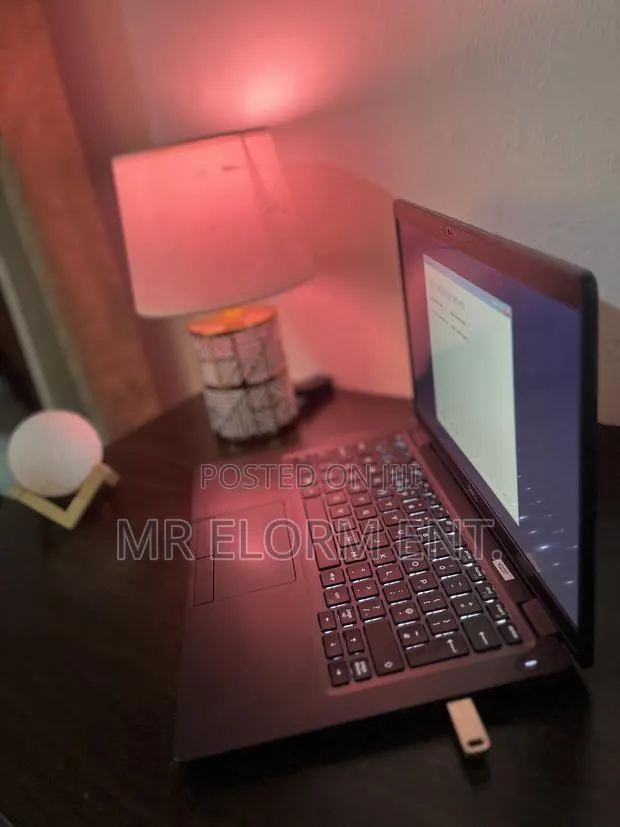 Laptop Dell Latitude 5300 8GB Intel Core i5 SSD 256GB · Photo 1
