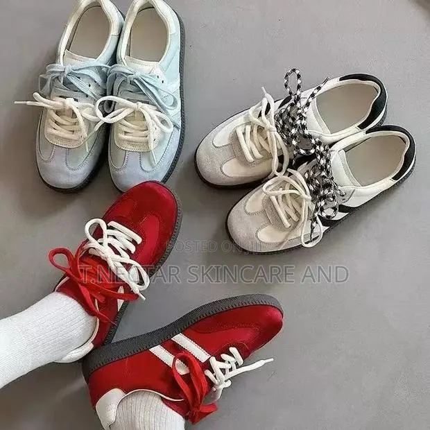 Retro Lace-Up Sneakers Shoe · Photo 1