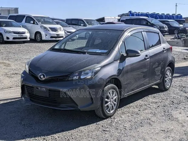 Toyota Vitz 1.3 AWD 5dr 2014 Gray · Photo 1