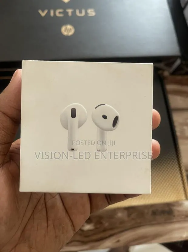 Apple AirPod 4 · Photo 1