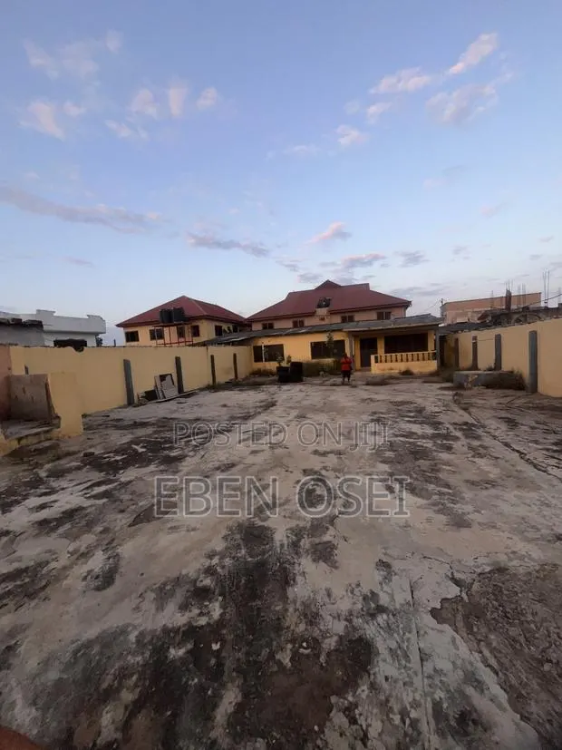 4bdrm House in Dansoman for rent · Photo 1