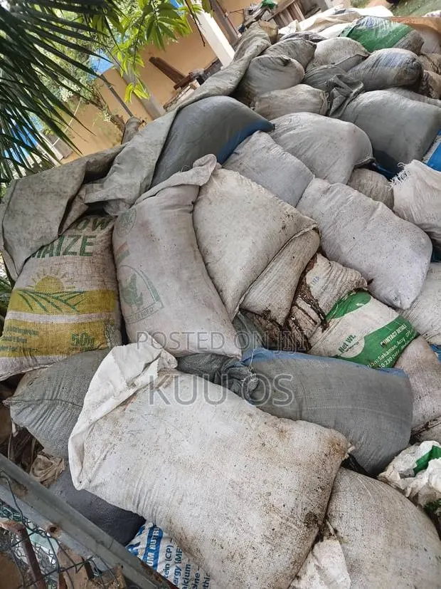 Free Poultry Manure · Photo 1