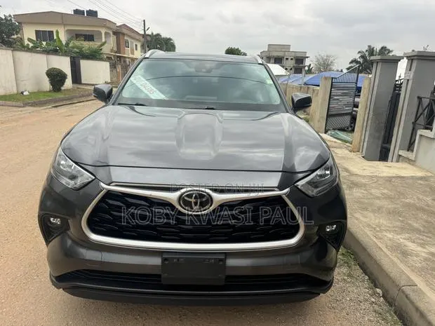 Toyota Highlander XLE 2022 Gray · Photo 1