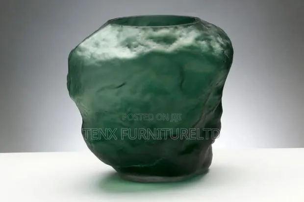 Glass Vase (Emeralds) · Photo 1