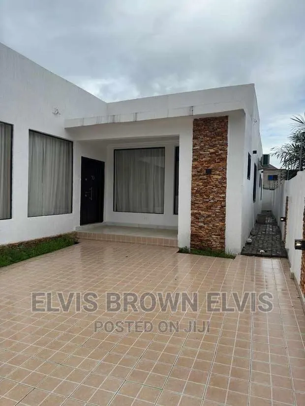 Executive 3 Bedrooms House for Sale at Lakeside · Photo 1
