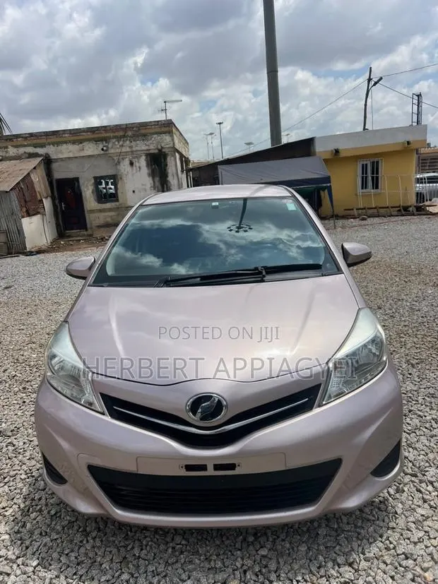 Toyota Vitz 2012 · Photo 1