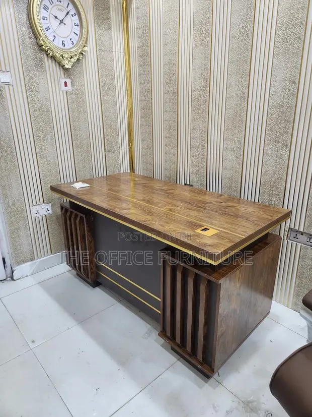 Executive 1.4m Desk · Photo 1