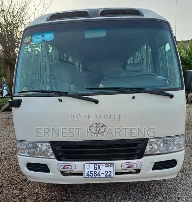 Toyota Coaster 2015 White · Photo 1