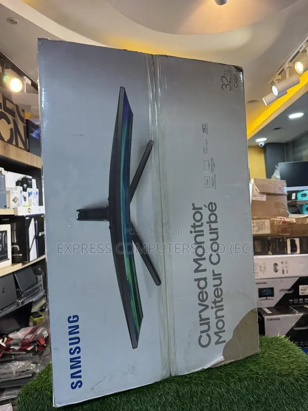 Samsung 32" Class Cr50 Curved Full Hd Monitor - Refresh 5 · Photo 1