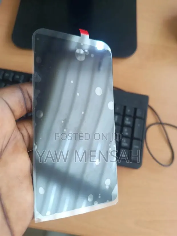 Google Pixel Fold Front Screen · Photo 1