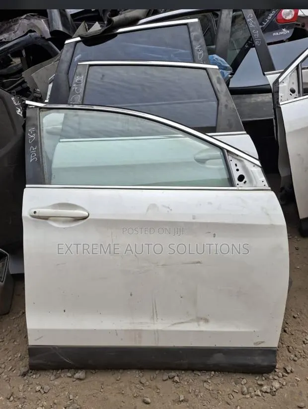 Honda CRV 2012-2016 Door Right Passenger Side Front · Photo 1