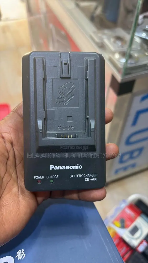 Original Charger for Panasonic Dv200 Dv 202 Dv 400 Ag-X20 Ux190 · Photo 1